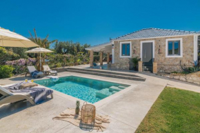 Binios Villa - private pool, walking distance from the Beach